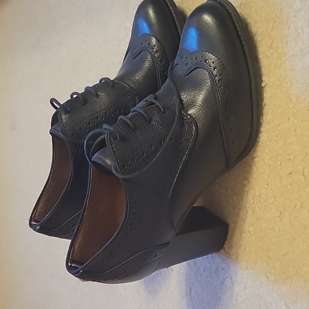 Black Tommy Hilfiger booties/ shooties